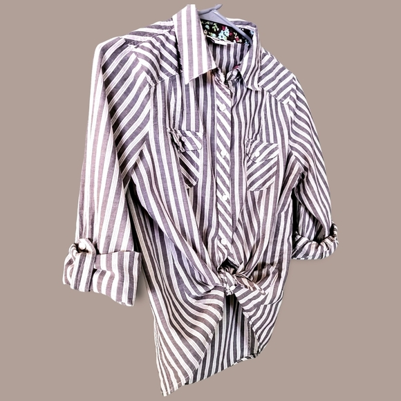 SO Juniors Button Down Shirt - Picture 3 of 8